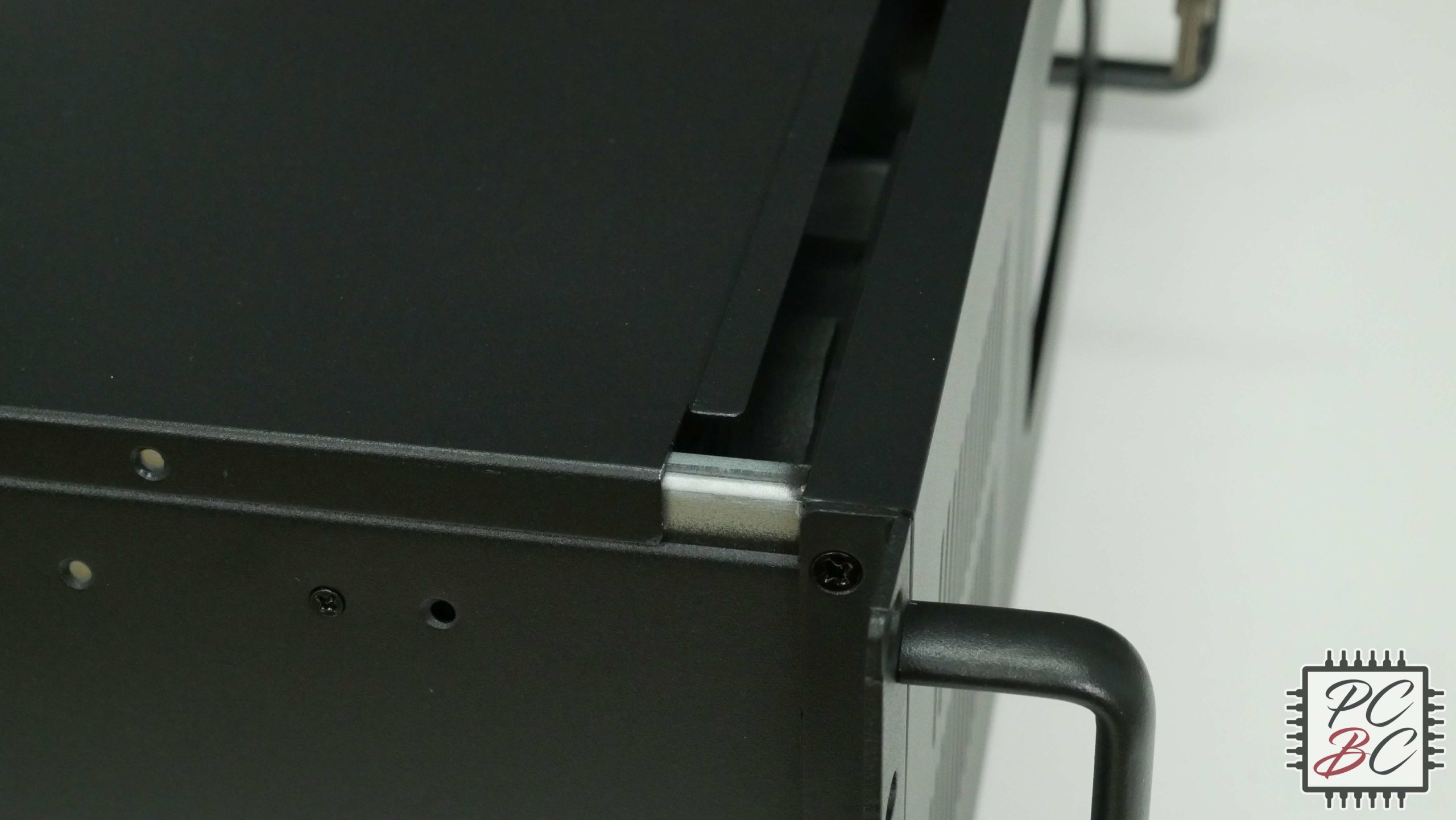 Inter-Tech 4088-S Review Test Deckel herausgezogen