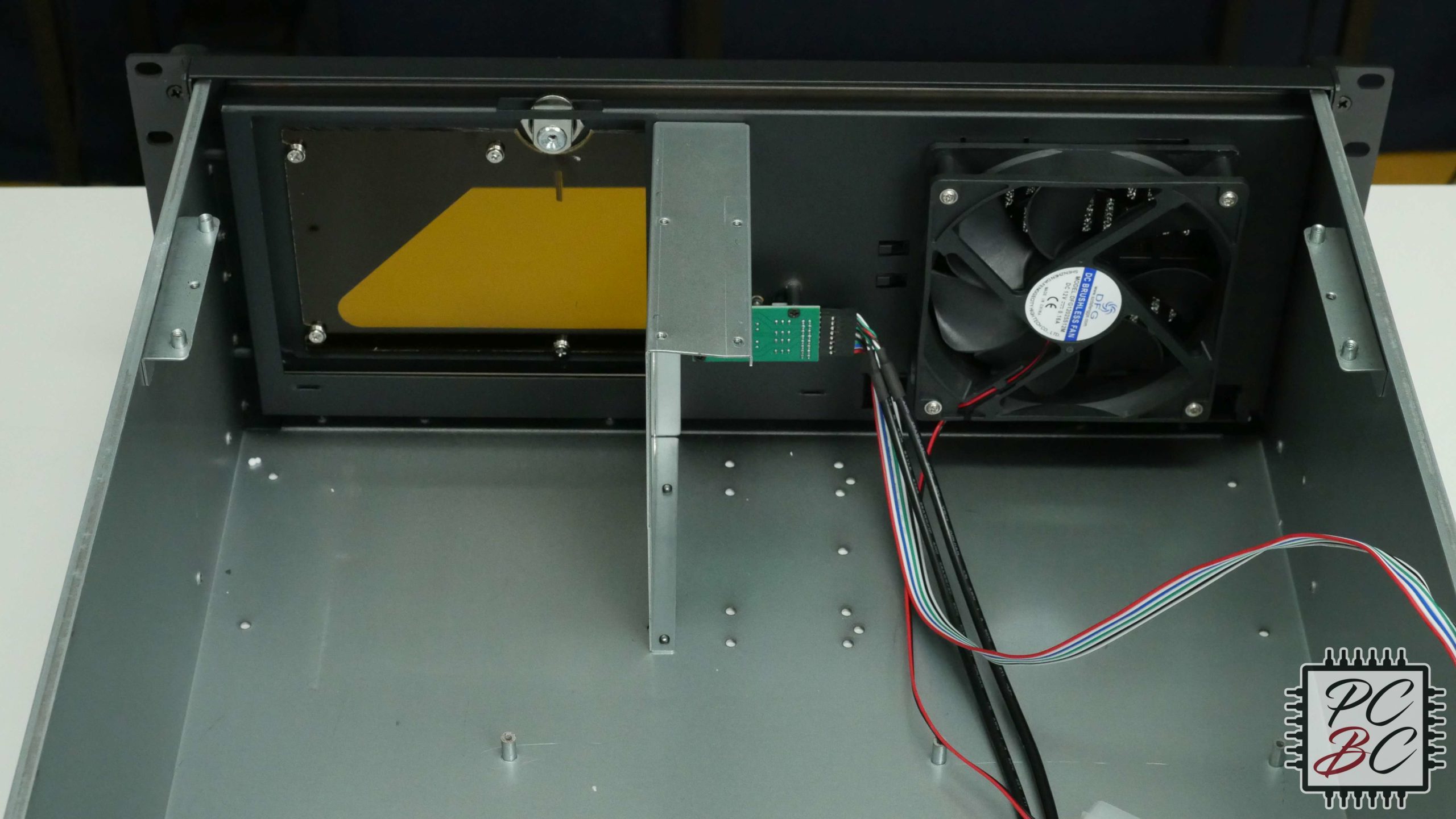 Inter-Tech 4088-S Review Test Gehäuse mit ausgebauten Käfigen