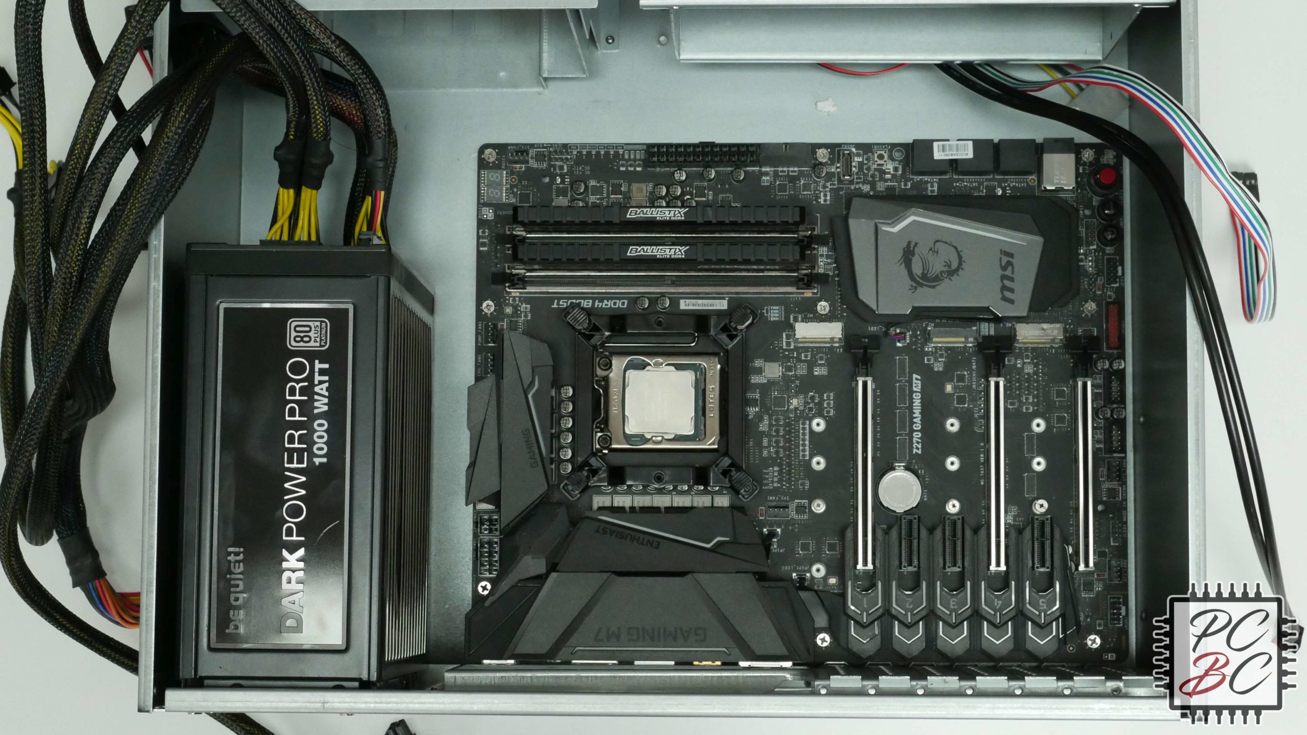 Inter-Tech 4088-S Review Test Motherboard und Netzteil eingebaut
